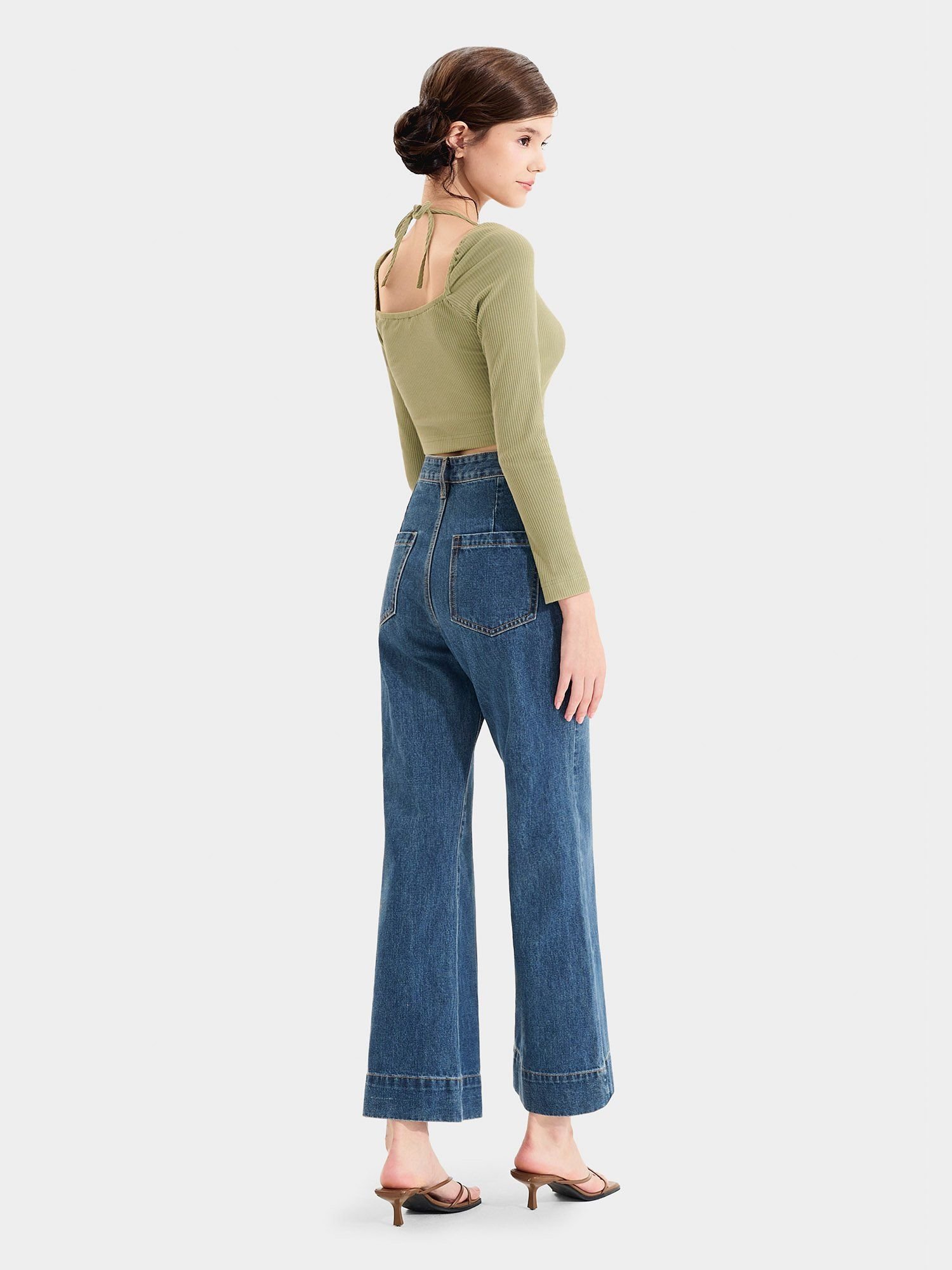  Áo thun croptop cổ yếm tay dài 