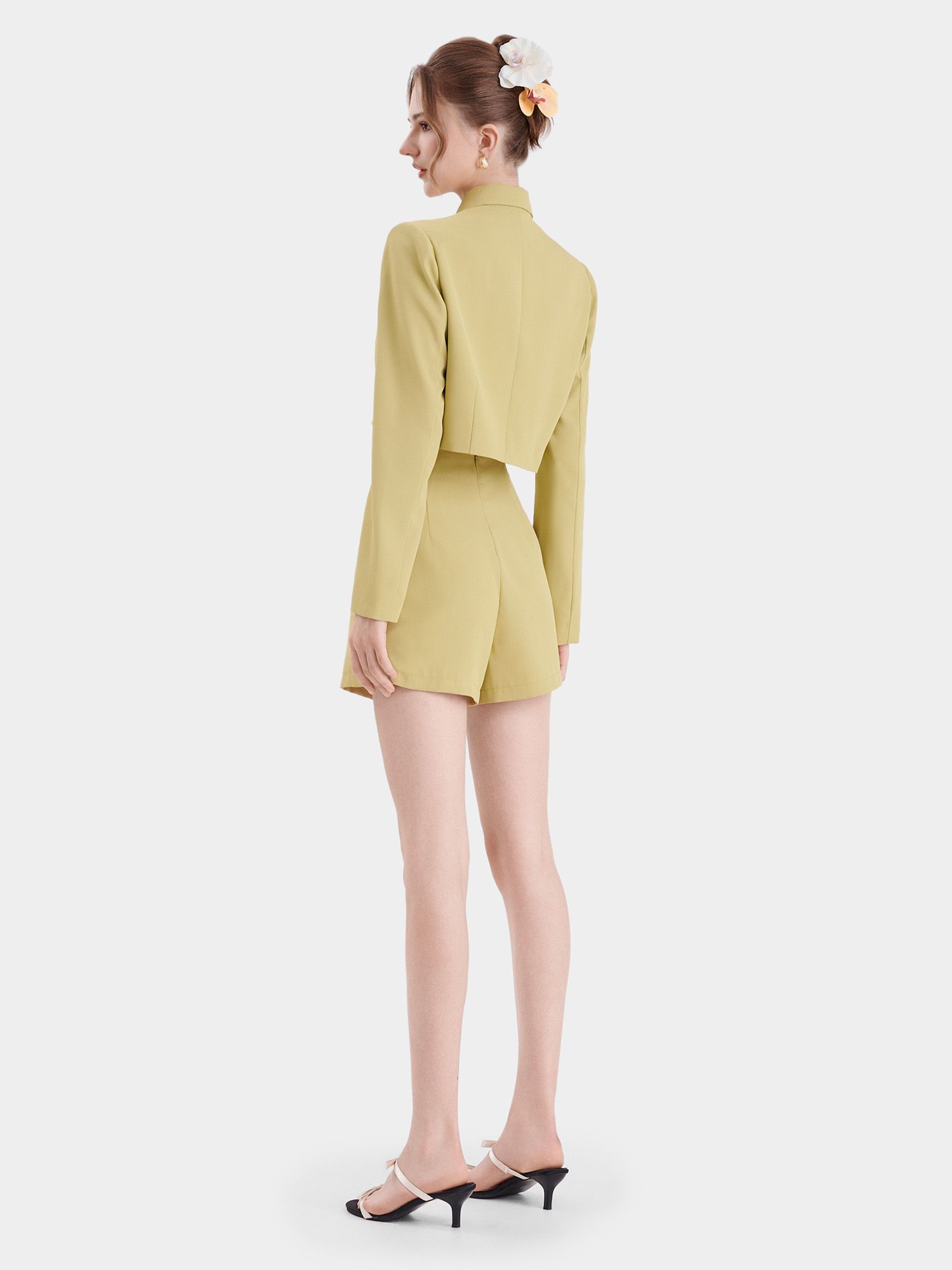  Áo blazer form ngắn tay dài phối túi giả 