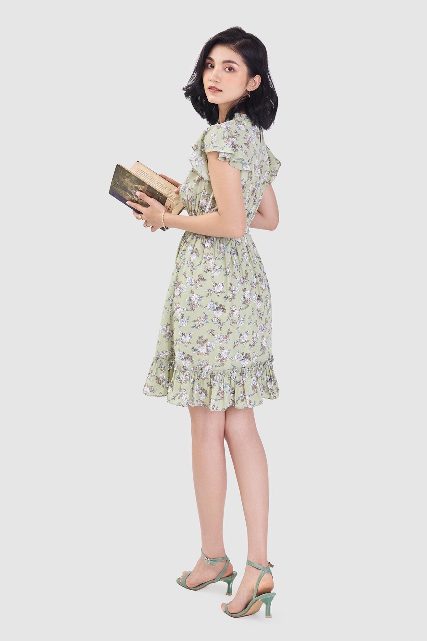 Đầm tay bèo con nhấn smocking eo