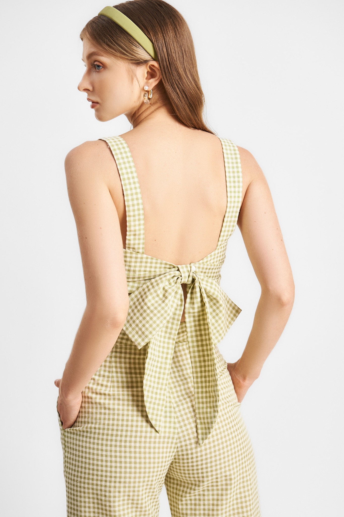 Áo crop top gingham nơ sau