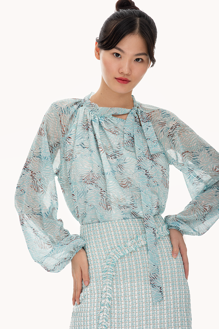 Áo voan in hoạ tiết tay dài cột nơ cổ
