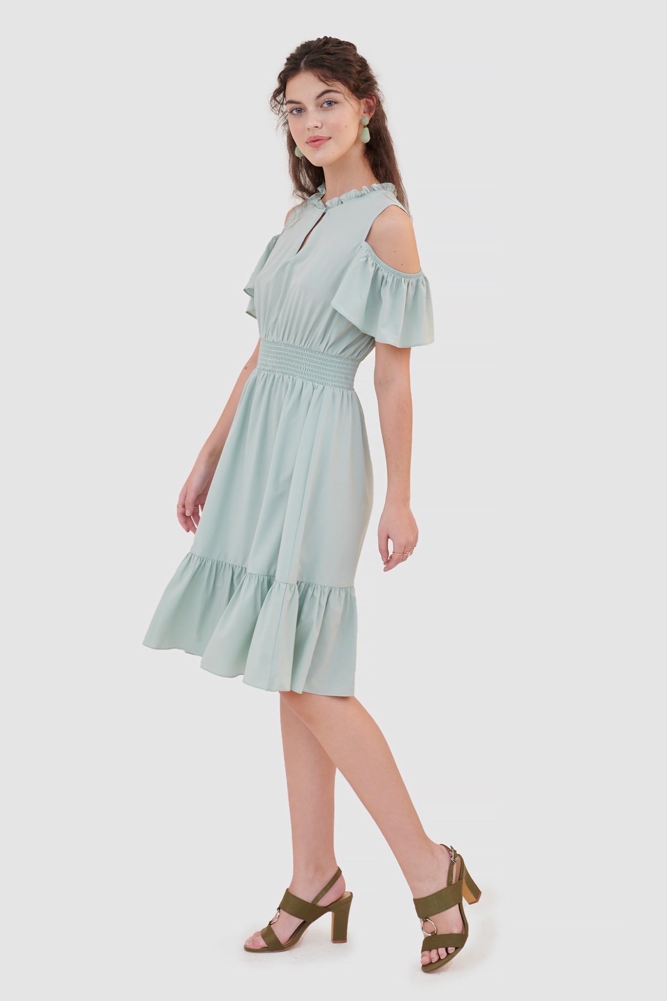 Đầm cutout vai smocking eo