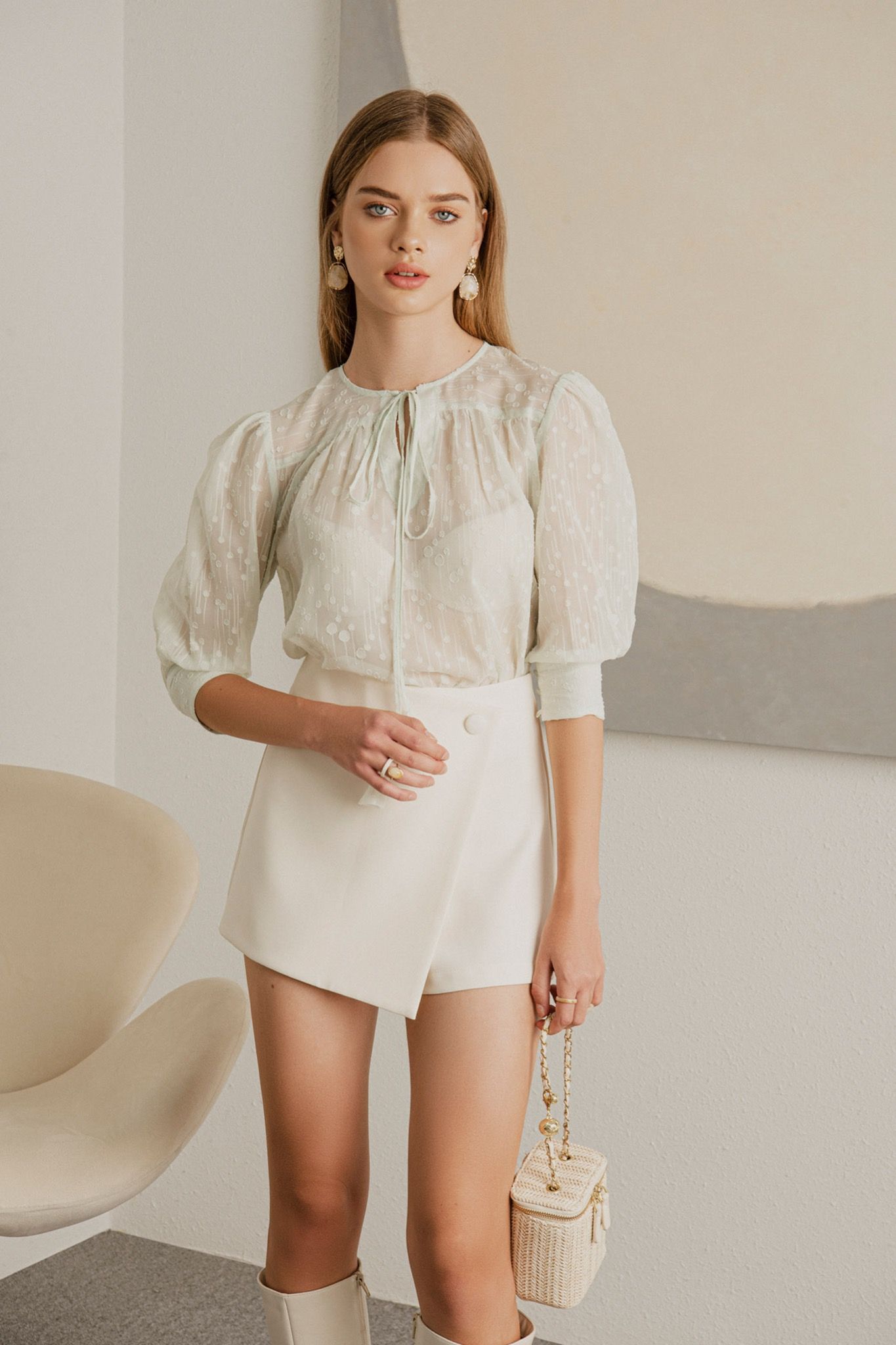  Áo kiểu chiffon form suông tay lở cài nút cột nơ cổ 