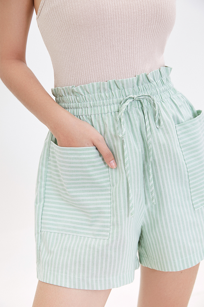 Quần short lưng thun đắp túi