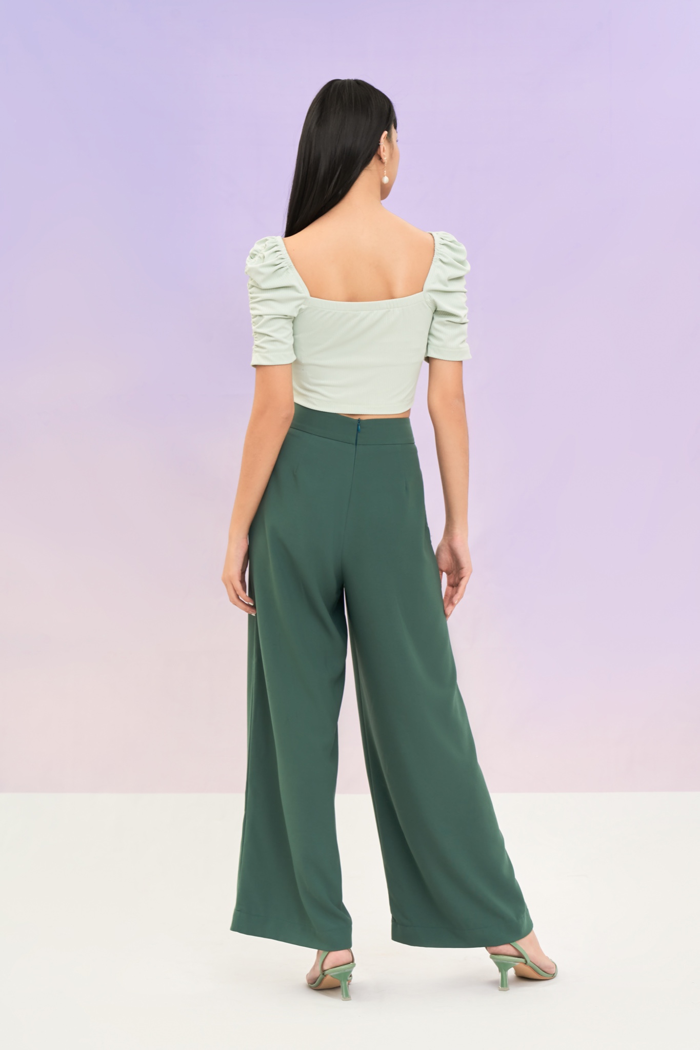 Áo thun gân croptop cổ vuông nhún vai
