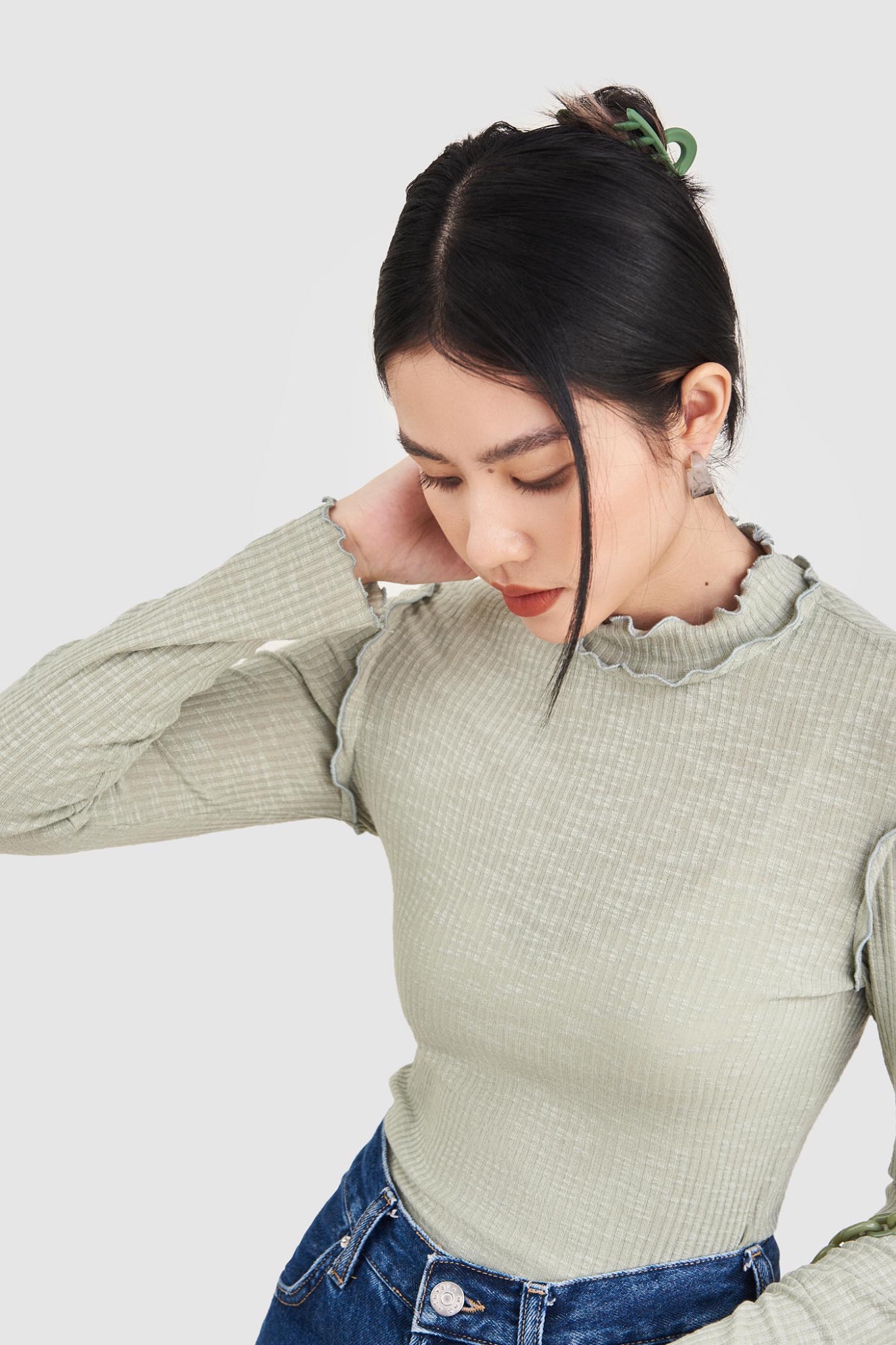 Áo thun tay dài knit viền chỉ màu