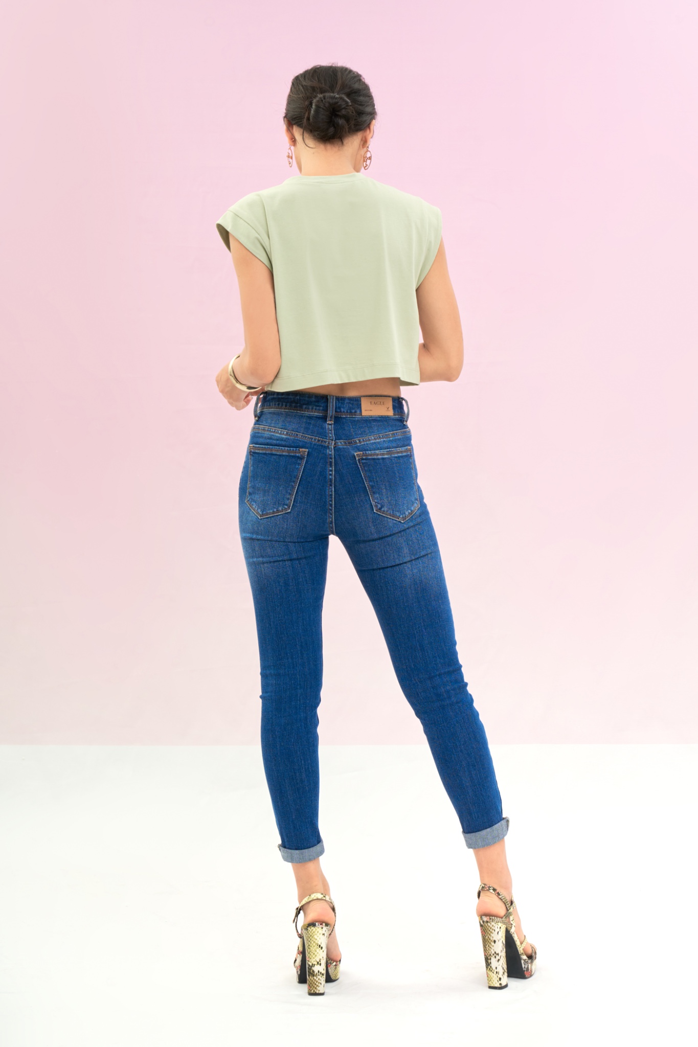 Áo thun crop top tay con