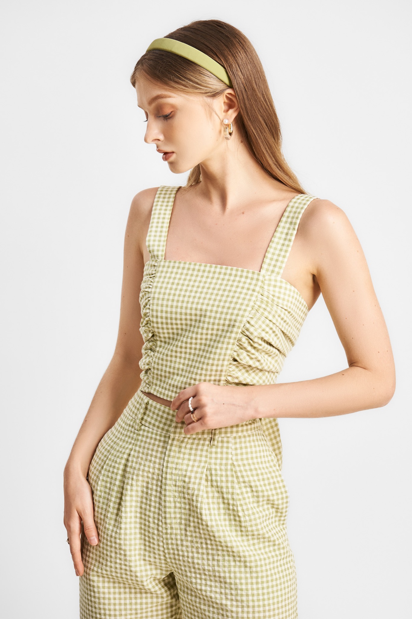 Áo crop top gingham nơ sau