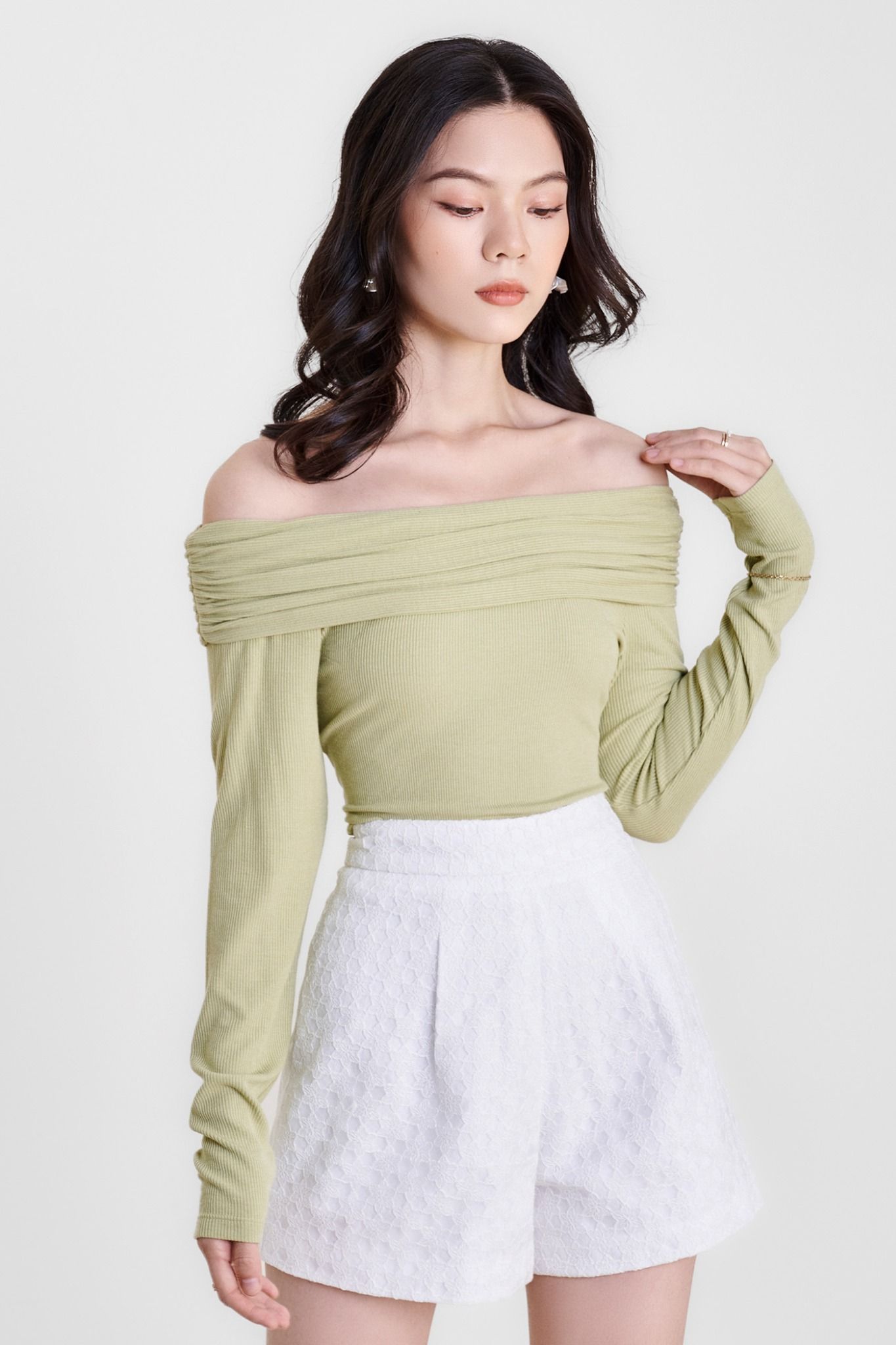  Áo thun gân tay dài trễ vai 