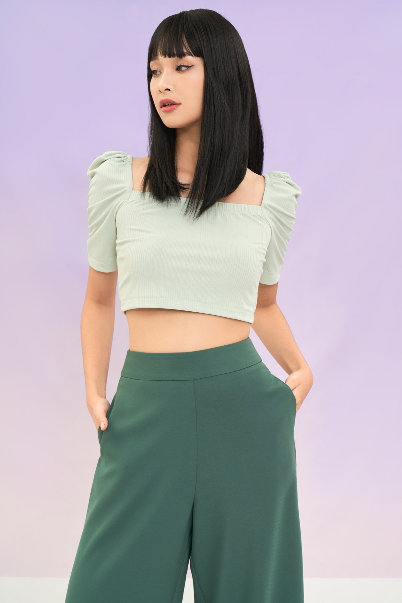 Áo thun gân croptop cổ vuông nhún vai