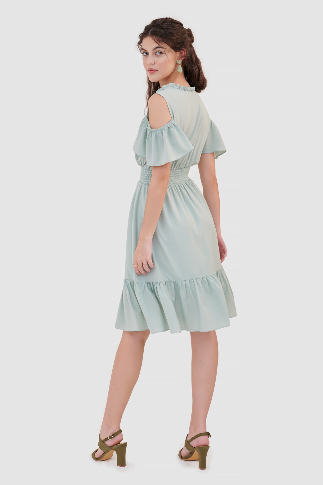 Đầm cutout vai smocking eo