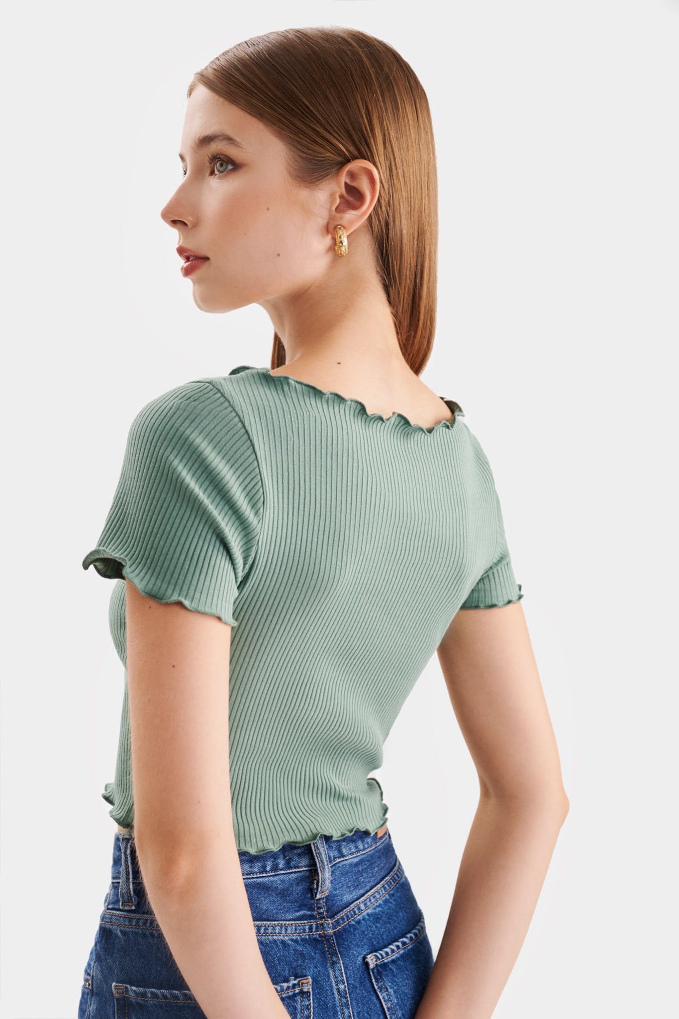 Áo thun gân croptop tay ngắn cuốn biên