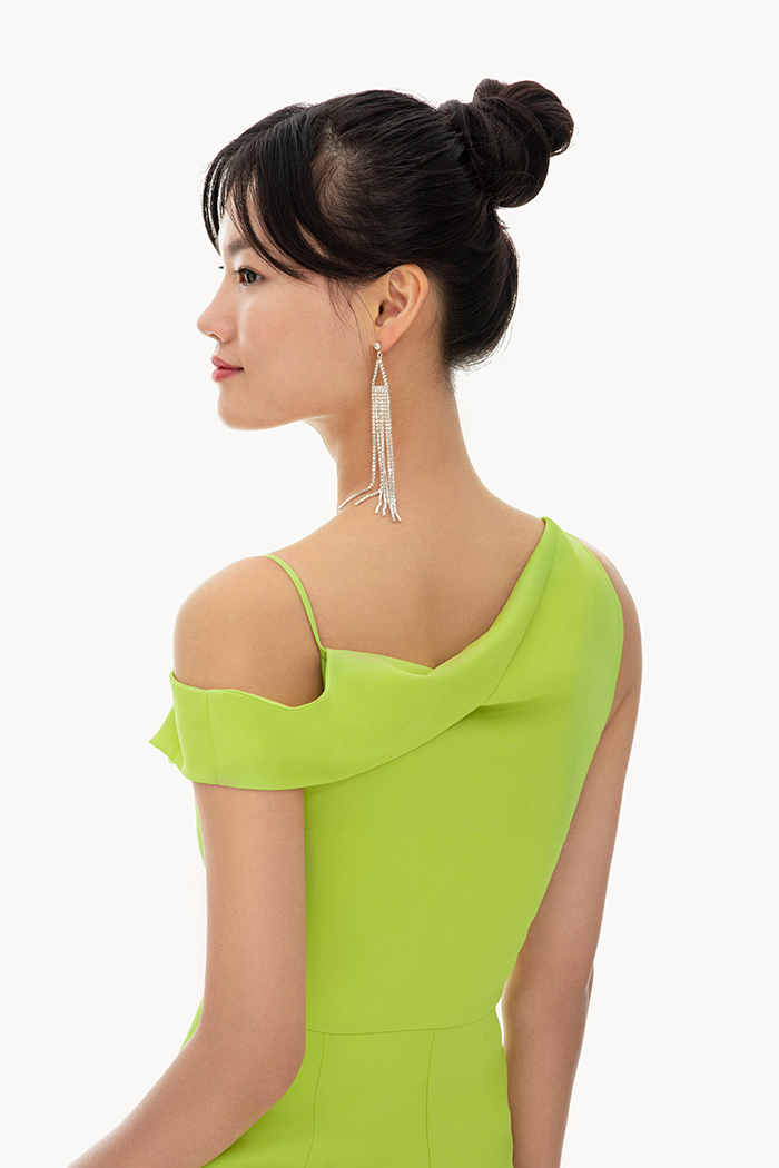 Đầm mullet cổ đổ bất đối xứng