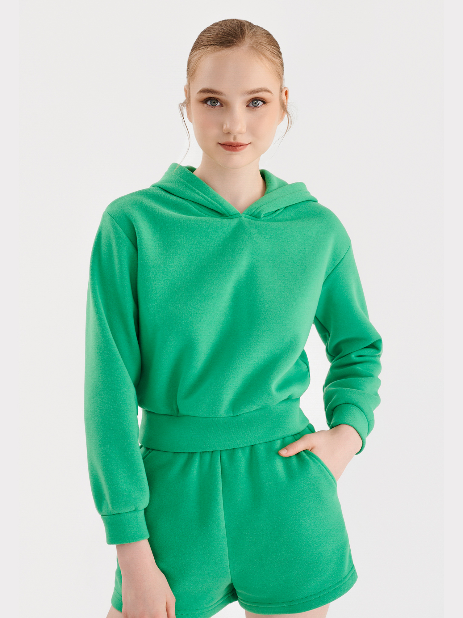 Áo hoodie form ngắn