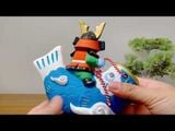Chiến binh Samurai nhí cưỡi cá Koi