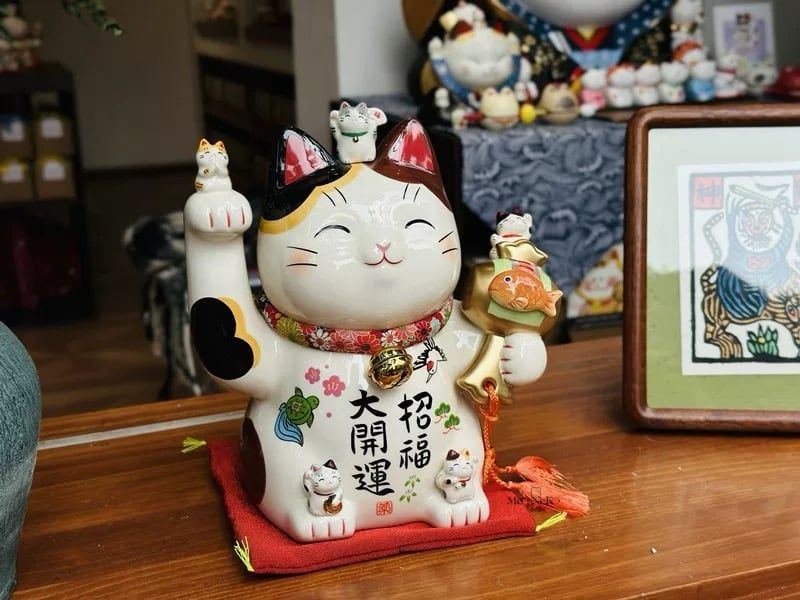  Mèo cầm trống tài lộc 23cm 