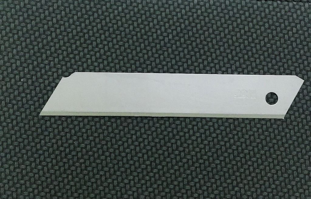 Lưỡi dao không đốt (không bẻ ) 18mm SDI 1404x