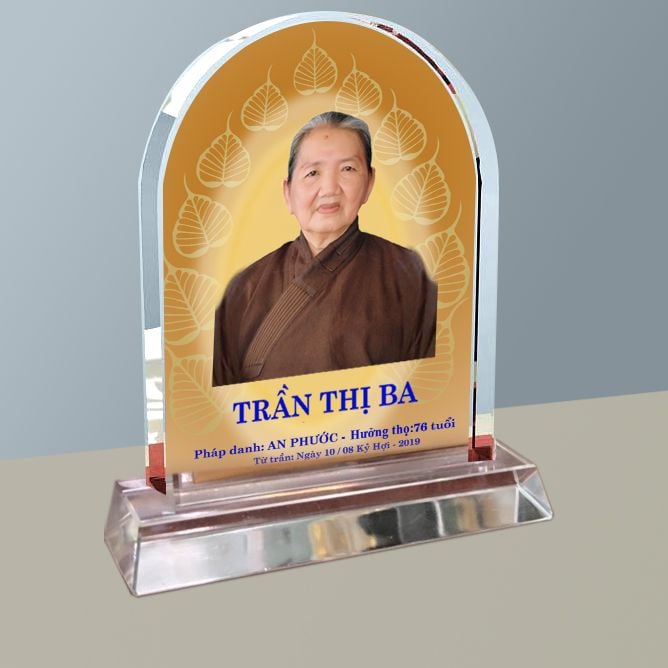 Hình thờ pha lê chân dung màu