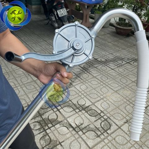 Cây bơm dầu quay tay C-Mart L0019-32 50/Lmin (ống hút lắp ghép)