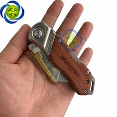 Dao rọc cáp Workpro WP211014 gấp gọn thân gỗ kèm 10 lưỡi