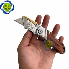 Dao rọc cáp Workpro WP211014 gấp gọn thân gỗ kèm 10 lưỡi