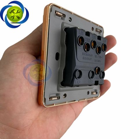 Công tắc ba 1 chiều AKKO STAR 04034 màu vàng đồng