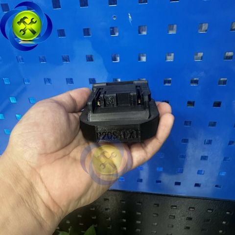 Đế chuyển Pin (từ pin TOTAL sang chân pin phổ thông sử dụng cho các máy hệ pin phổ thông) P20S-LXT