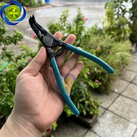 Kìm mở phe ngoài đầu cong TOTAL THTJ21802 dài 180mm