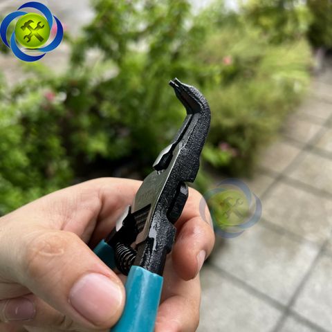 Kìm mở phe ngoài đầu cong TOTAL THTJ21802 dài 180mm