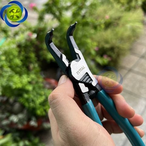 Kìm mở phe ngoài đầu cong TOTAL THTJ21802 dài 180mm