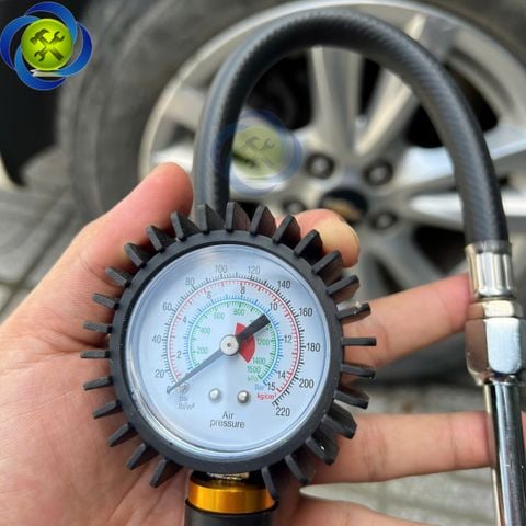 Đồng hồ bơm lốp xe máy - ô tô VND8065 (10 - 220PSI)