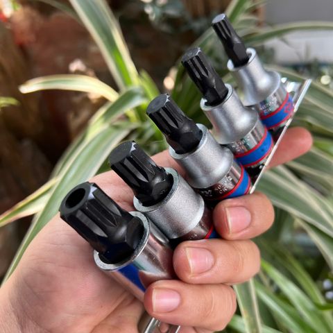 Bộ đầu tuýp lục giác sao 12 cạnh có 5 chi tiết Kingtony 4105PR