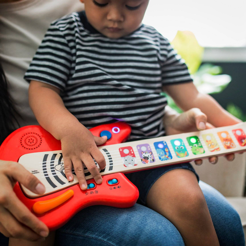  Đồ chơi đàn Guitar cảm ứng có đèn và nhạc Hape 