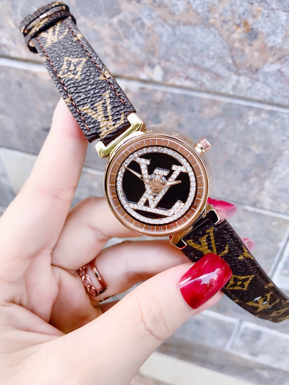 Đồng hồ nữ Louis Vuitton dây da cực đẹp chạy 3 kim  Lazadavn