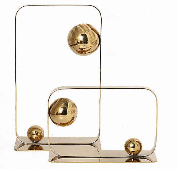 Set 2 Tượng Kim Loại Vàng Phối Bóng Tròn Decor Để Bàn