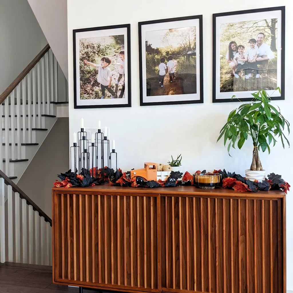 Tủ Console Sọc Dọc Cửa Lùa Chân Sắt