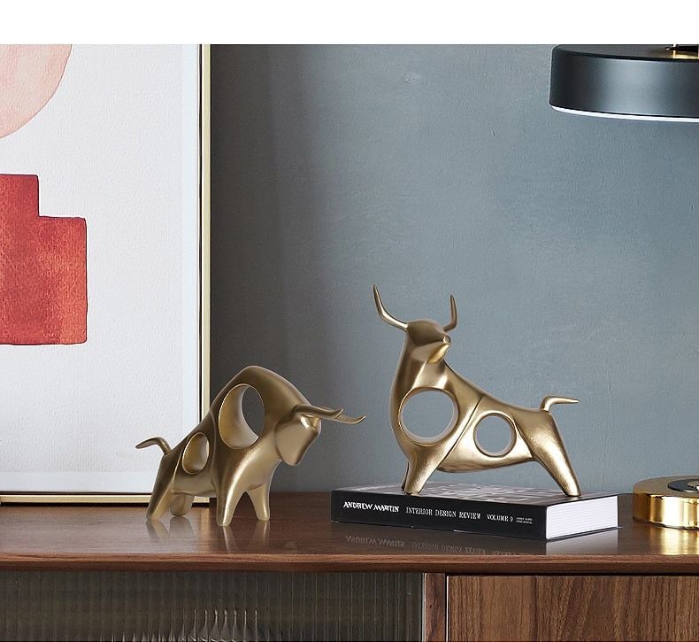 Tượng Bò Vàng Trang Trí Tủ Kệ Phòng Khách Hiện Đại