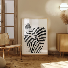 Tranh Nghệ Thuật Trang Trí Hiện Đại Hình Cô Gái Sọc Trắng Đen