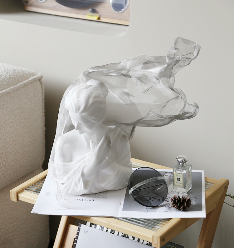 Tượng Cô Gái Điêu Khắc Phủ Khăn Lưới Sang Trọng