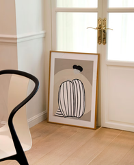 Tranh Treo Tường trừu tượng thiếu nữ bó gối tông be