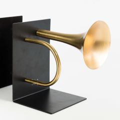 Chặn Sách Décor Hình Kèn Vàng Trang Trí Kệ