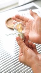 Đèn Bàn Kính Xám Phong Cách Tối Giản Chân Đế Xi Măng
