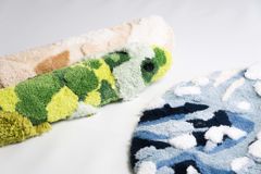 Thảm Tròn Lông Len Dệt Thủ Công Décor Hình Tròn Điểm Xanh Trắng