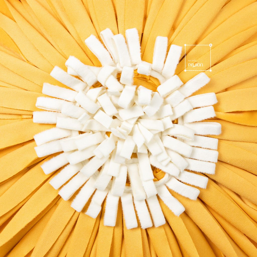 Vỏ Gối Tròn Tựa Lưng Sofa Đính Hoa Hướng Dương Sang Trọng