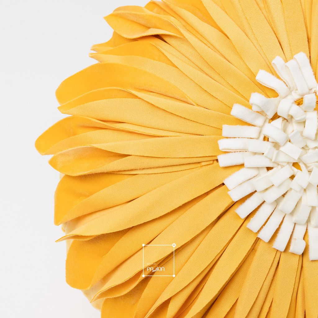 Vỏ Gối Tròn Tựa Lưng Sofa Đính Hoa Hướng Dương Sang Trọng