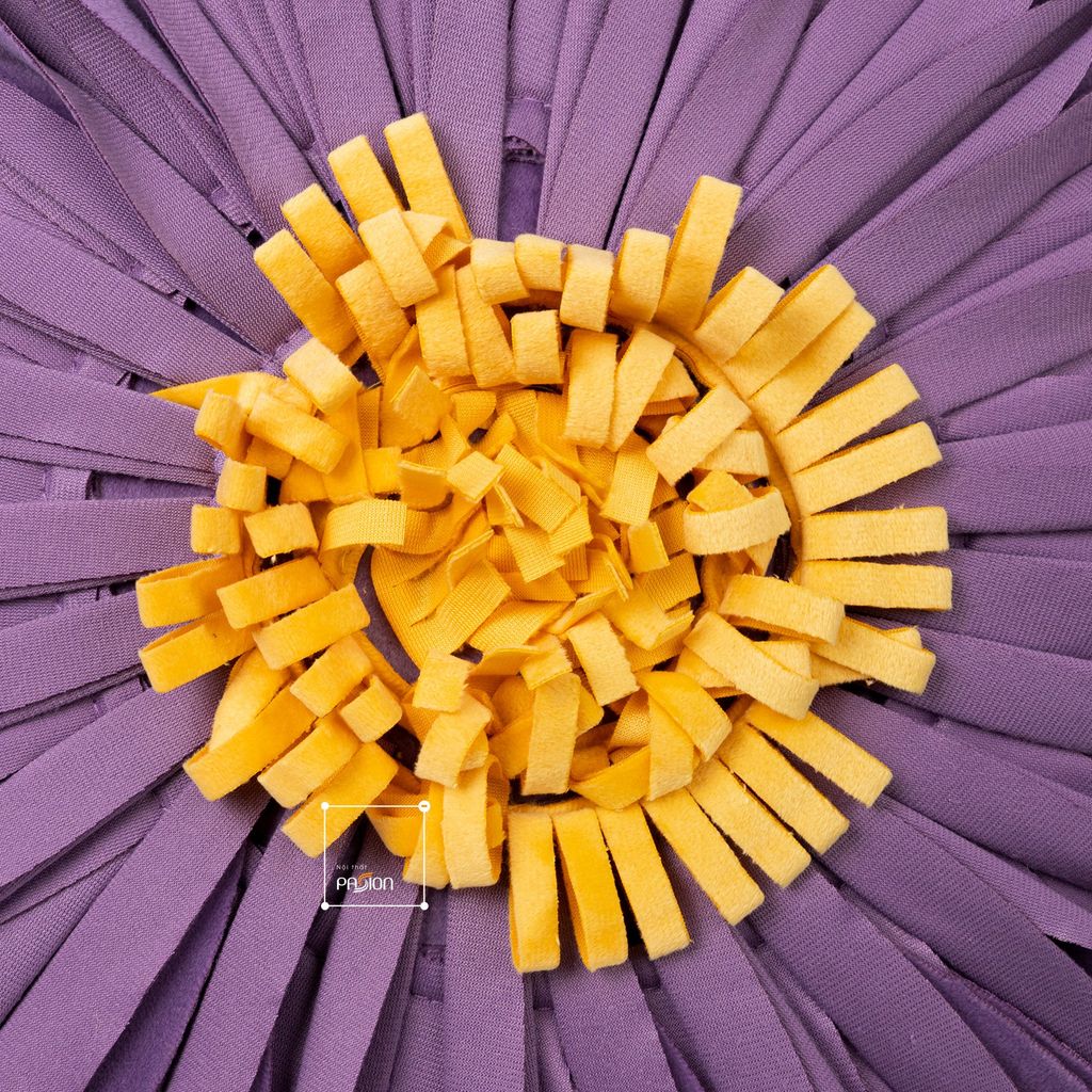 Vỏ Gối Tròn Tựa Lưng Sofa Đính Hoa Hướng Dương Sang Trọng