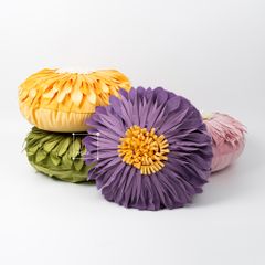 Vỏ Gối Tròn Tựa Lưng Sofa Đính Hoa Hướng Dương Sang Trọng