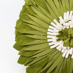 Vỏ Gối Tròn Tựa Lưng Sofa Đính Hoa Hướng Dương Sang Trọng