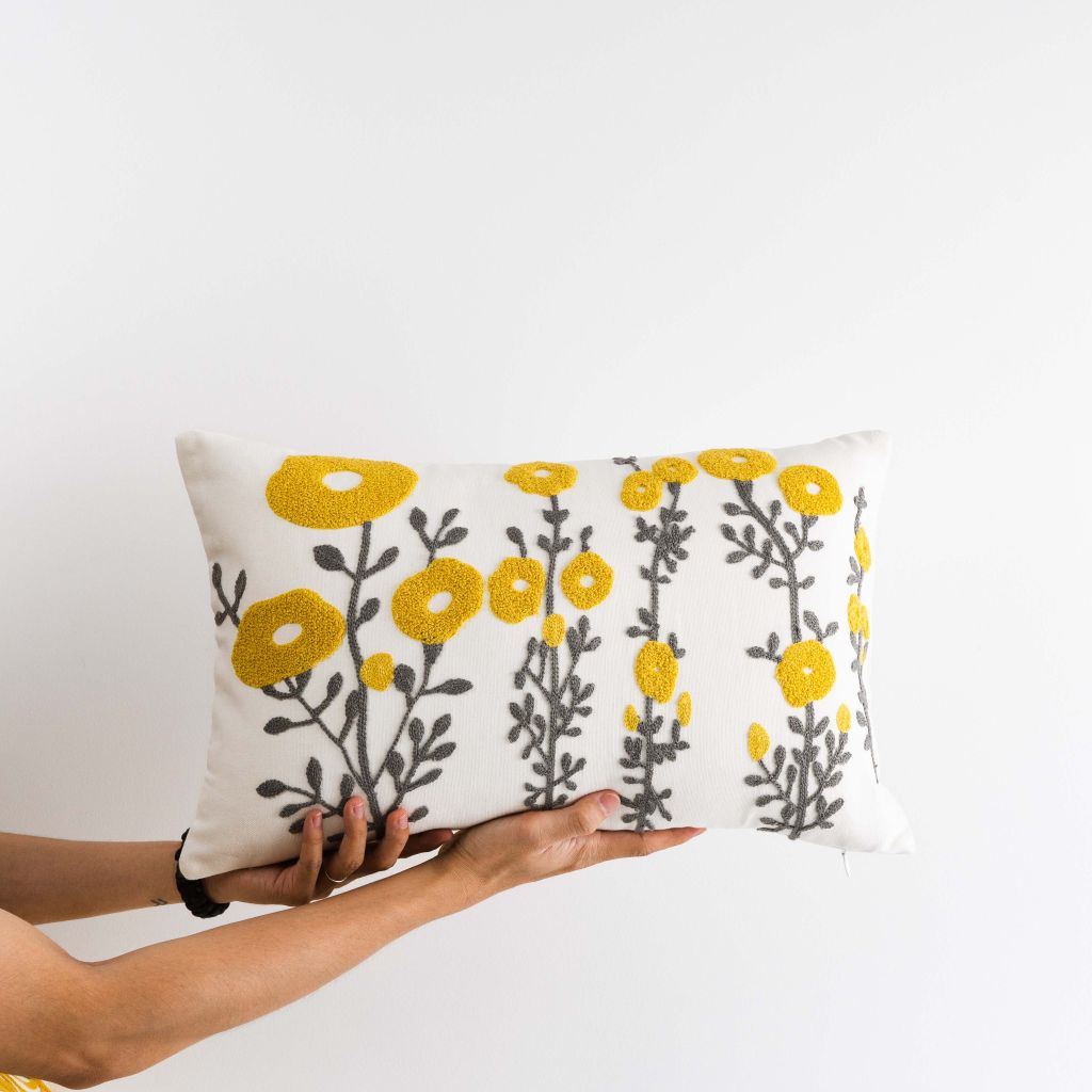 Vỏ Gối Tựa Lưng Sofa Linen Thêu Nổi Họa Tiết Hoa Vàng