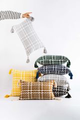 Gối Tựa Lưng Đan Caro Bông Dệt Sợi Tua Rua Rustic